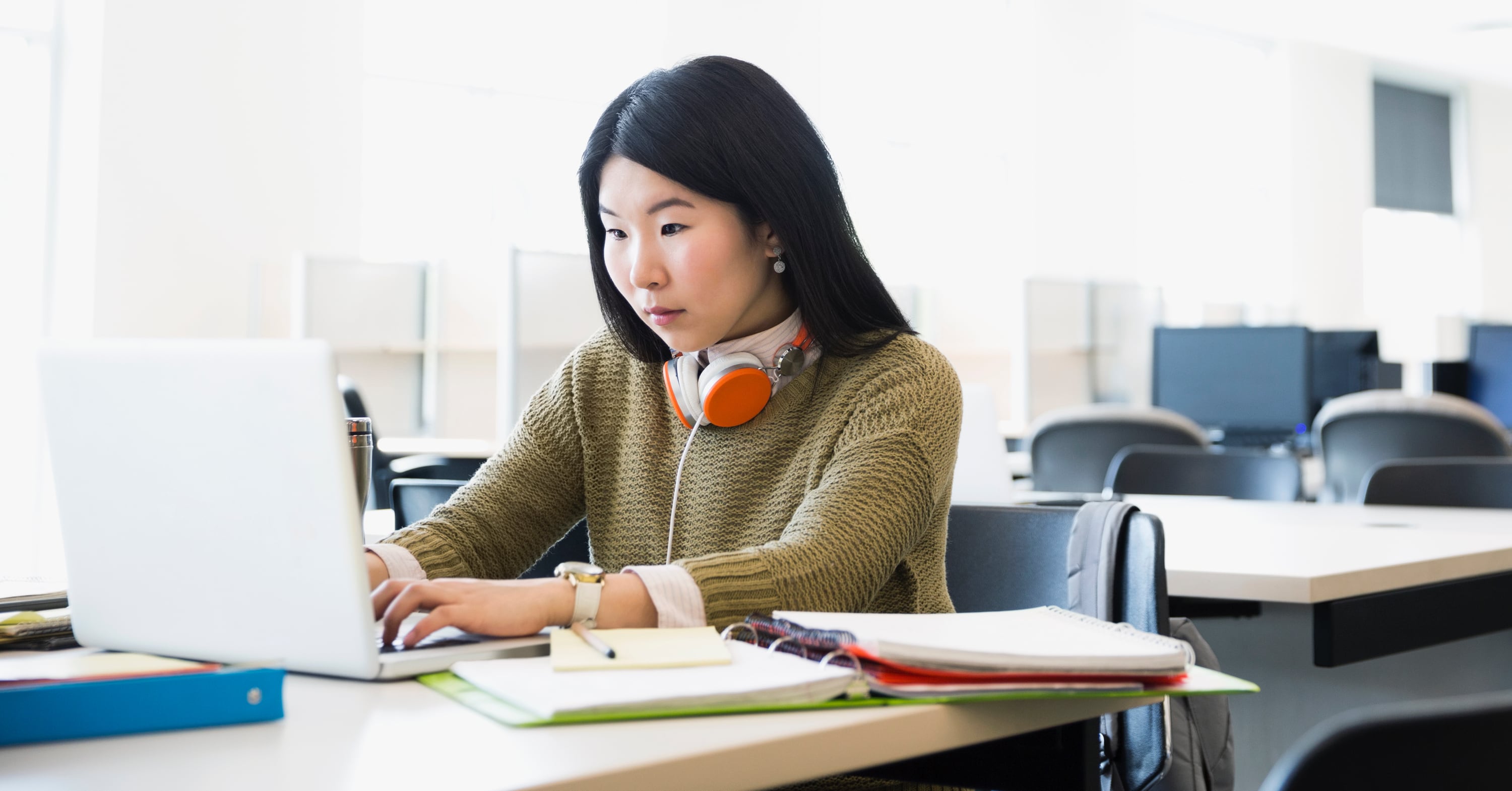 Tips for a Successful College Budget Tips for a Successful College Budget